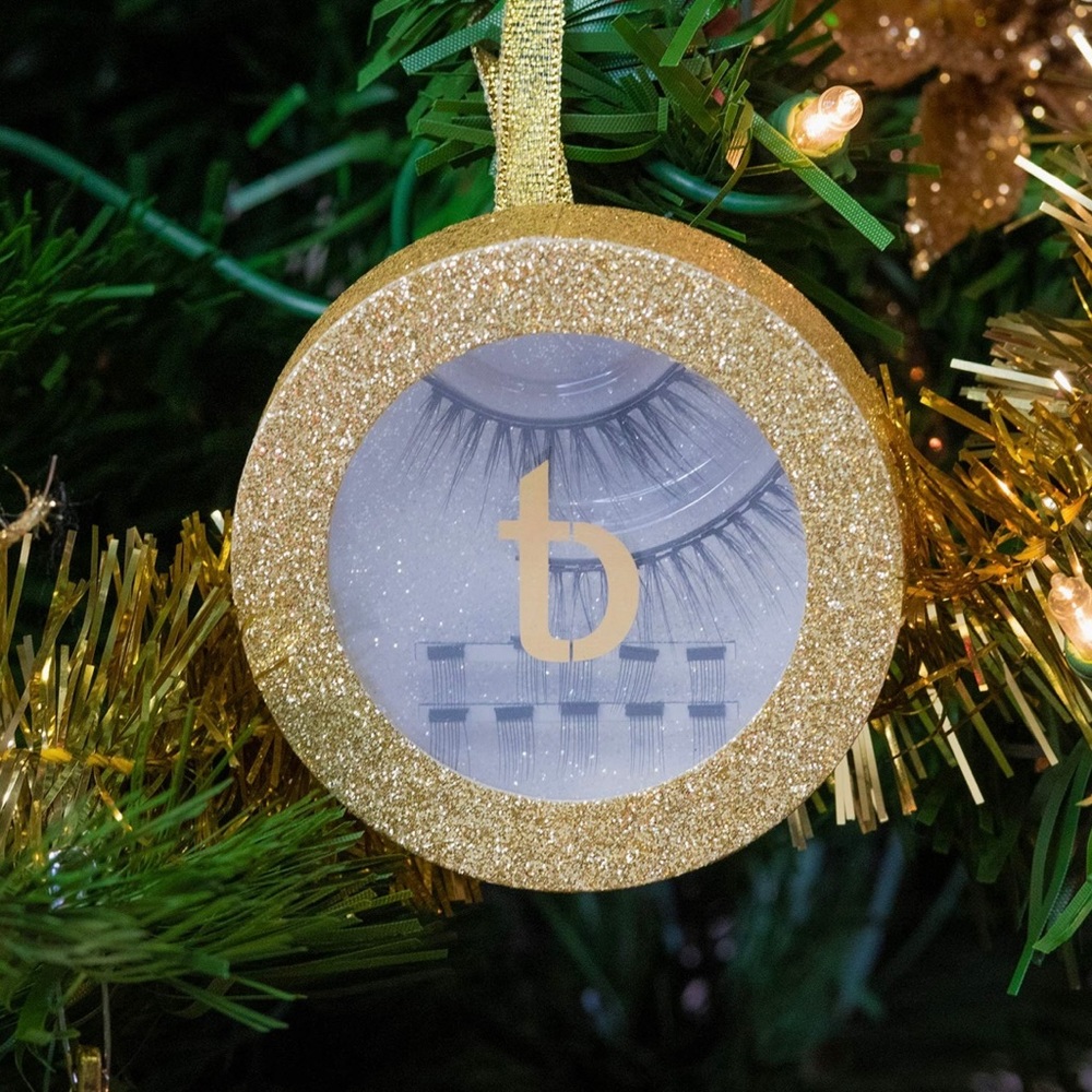 🔥3 for $20🔥🎄Tori Belle ICICLE Magnetude Magnetic Lashes🎄 - Picture 4 of 6
